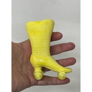 Boyd’s Crystal Art Glass Roller Skates Yellow Shoe Boot Gold - UV Reactive RARE!